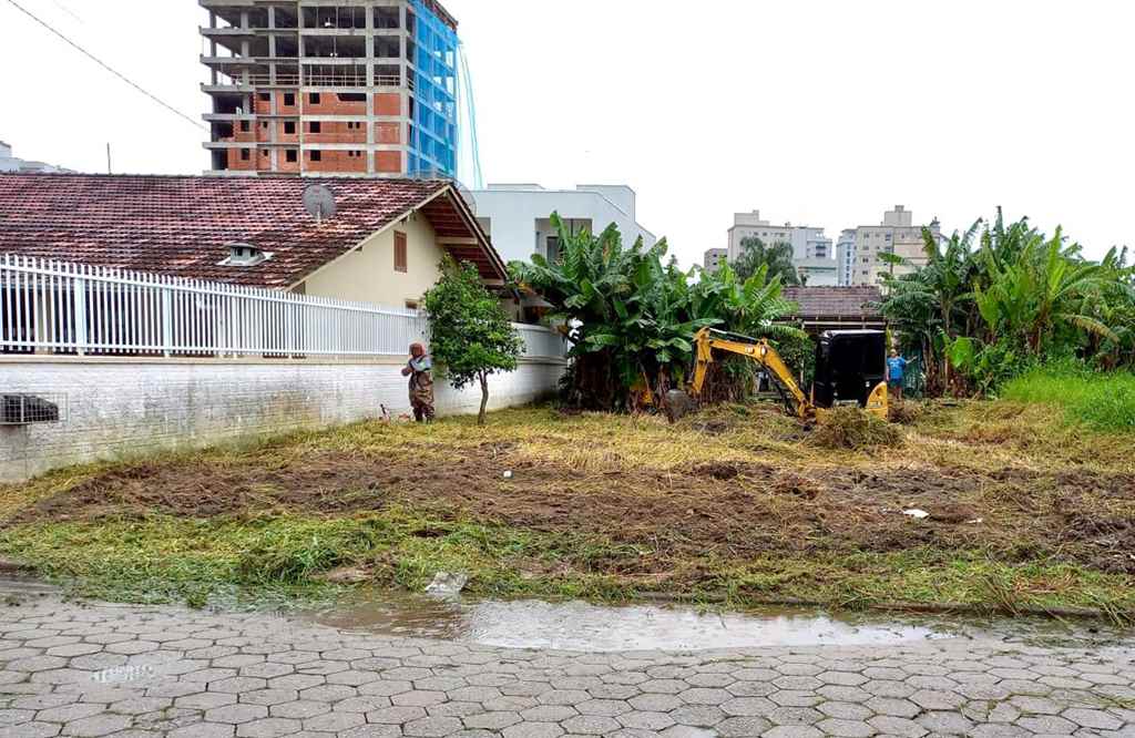 PORTO BELO - Porto Belo segue com novo protocolo para limpeza de terrenos baldios