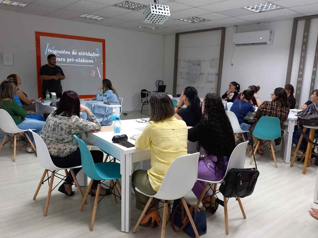 Educação inicia encontros do projeto alfabetização na prática: reflexão e ação