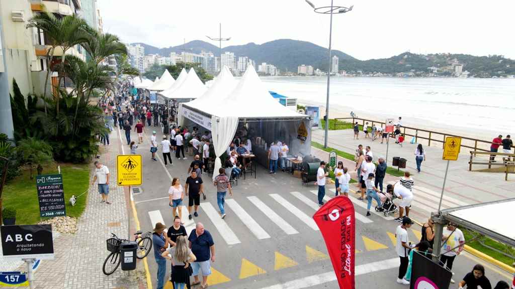 18º Encontro dos Amigos de Itapema movimenta Praia Central de Itapema