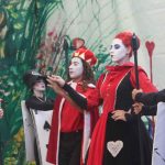 Apresentação de musical "Alice no País das Maravilhas" emociona público em Itapema