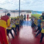 Alunos da Escola Maria Linhares de Souza participam de aula especial com os Bombeiros Militares de Itapema