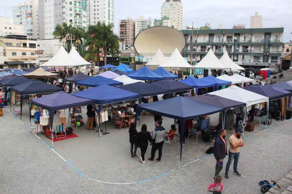Feira Arte e Encantos levou cultura à Praça da Paz