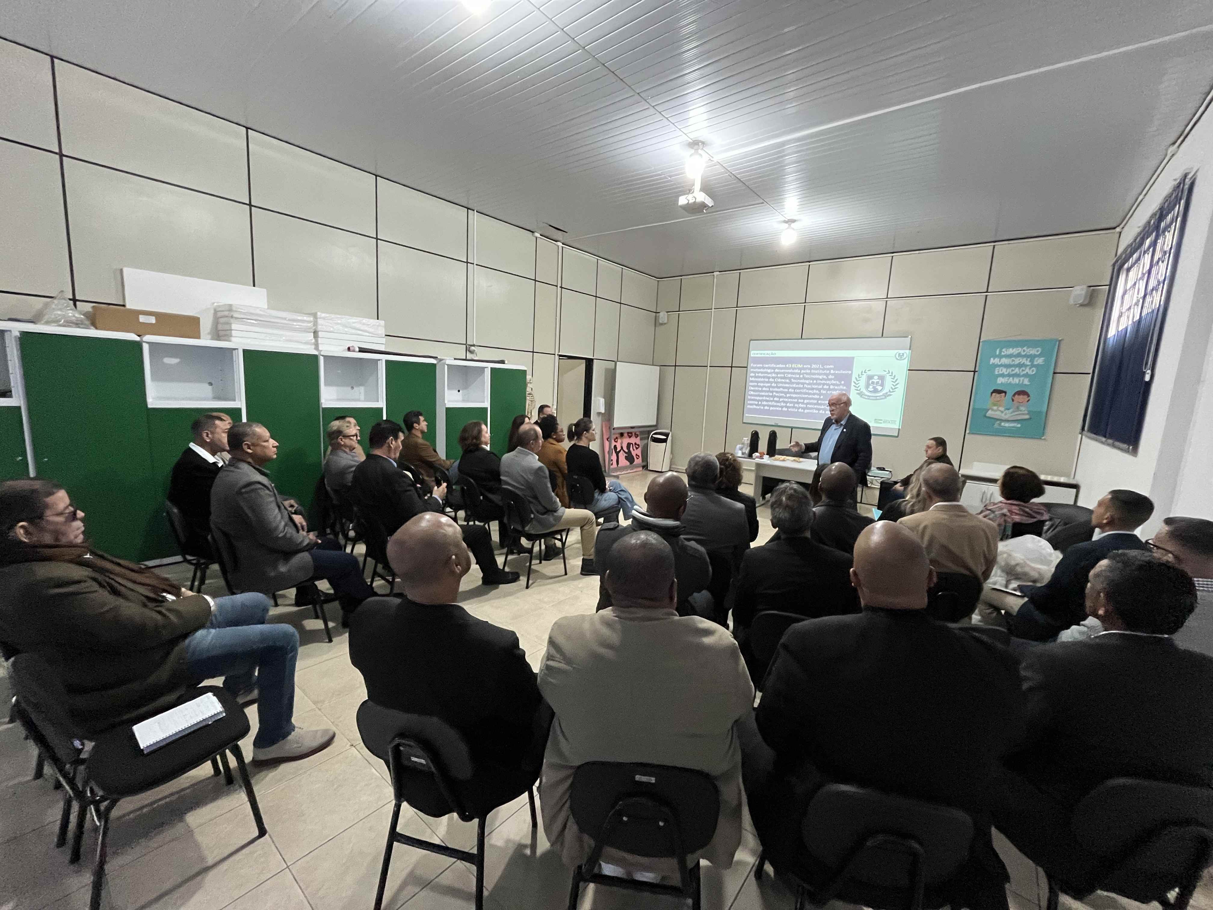 Oficiais e monitores do Programa Nacional das Escolas Cívico-Militares (Pecim) são apresentados