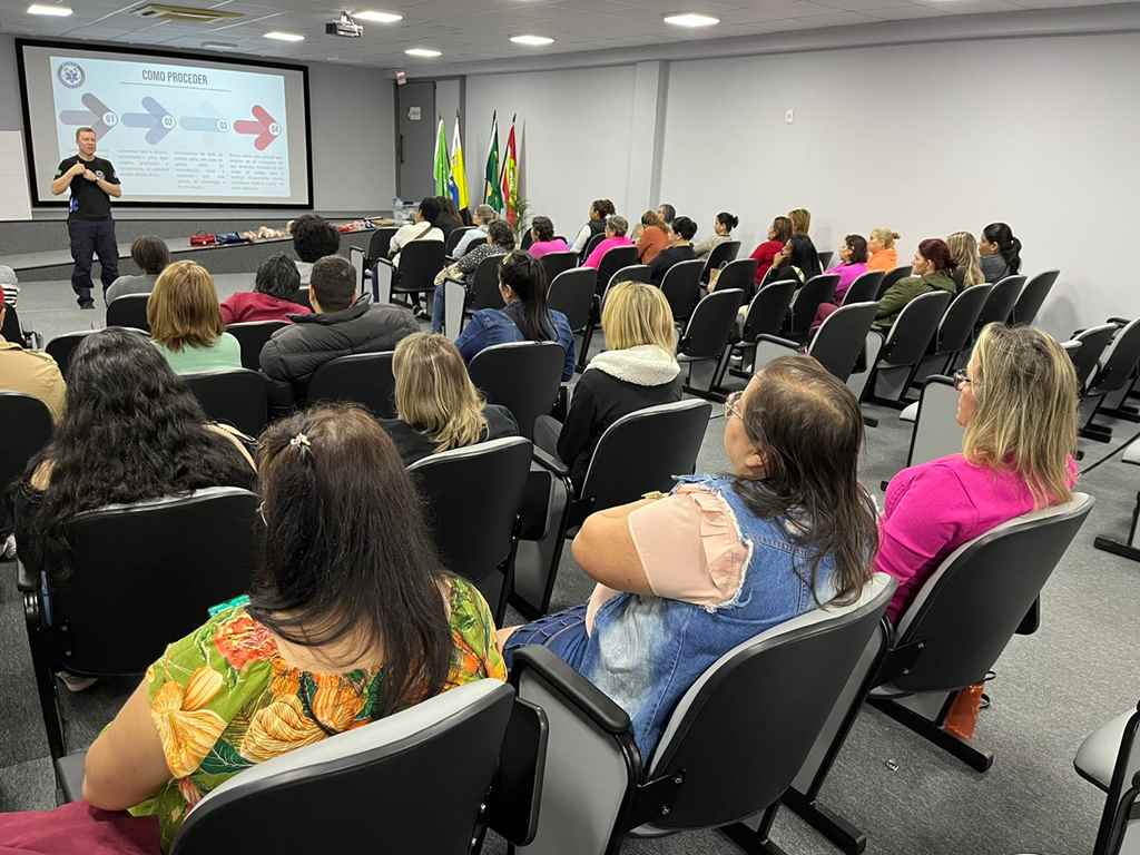 Educação inicia projeto de formação em primeiros socorros para servidores da Rede Municipal de Ensino