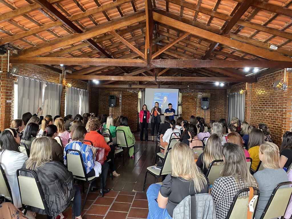 PORTO BELO - Palestra reúne mulheres empreendedoras em Porto Belo