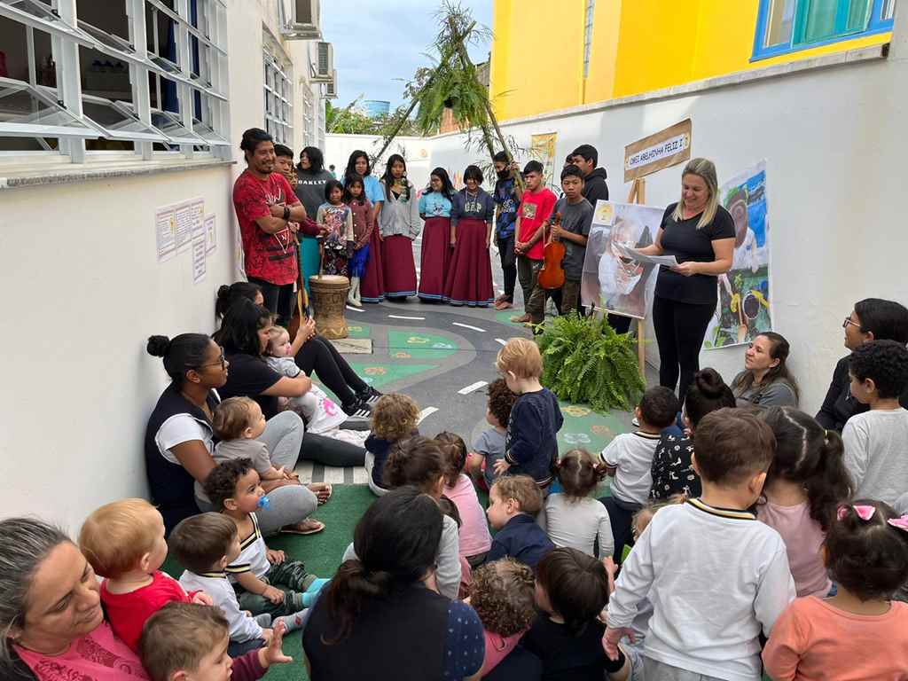 Povos indígenas é tema de projeto no CMEI Abelhinha Feliz I