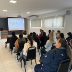 Assistência Social realiza palestra e aula de defesa pessoal para mulheres na programação do Agosto Lilás