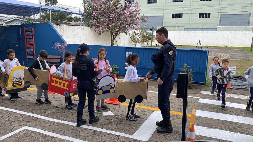 Escola Maria Linhares de Souza realiza atividades do Dia do Pedestre
