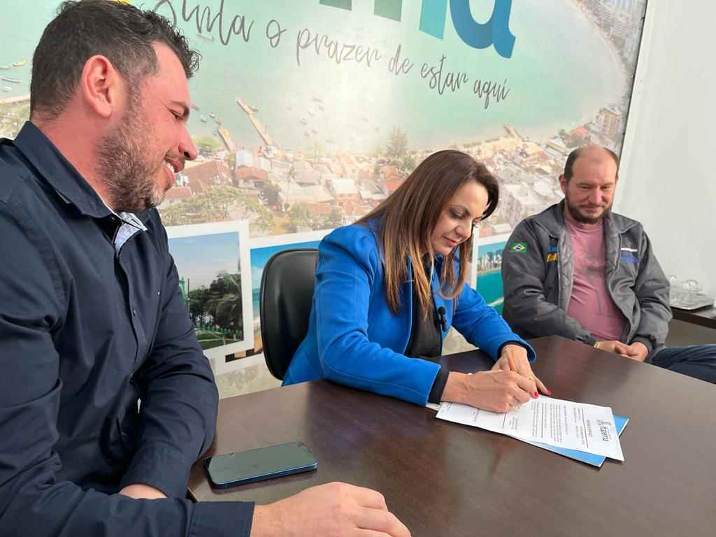 Prefeita Nilza Simas assina ordem de serviço para obras na Marginal Leste da BR-101