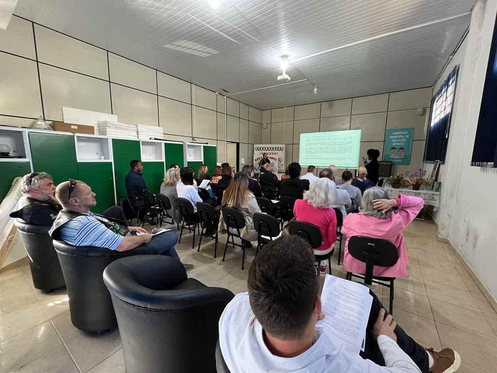 Entidades e escolas participam de reunião sobre Desfile Cívico de 7 de Setembro