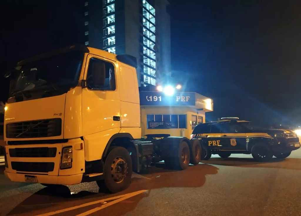 VÍDEO: Polícia recupera caminhão roubado na BR-101 em Itapema