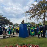 Veja imagens da manifestação em Balneário Camboriú - Paulo Metling/Reprodução/ND