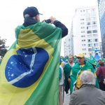 Veja imagens da manifestação em Balneário Camboriú - Paulo Metling/Reprodução/ND