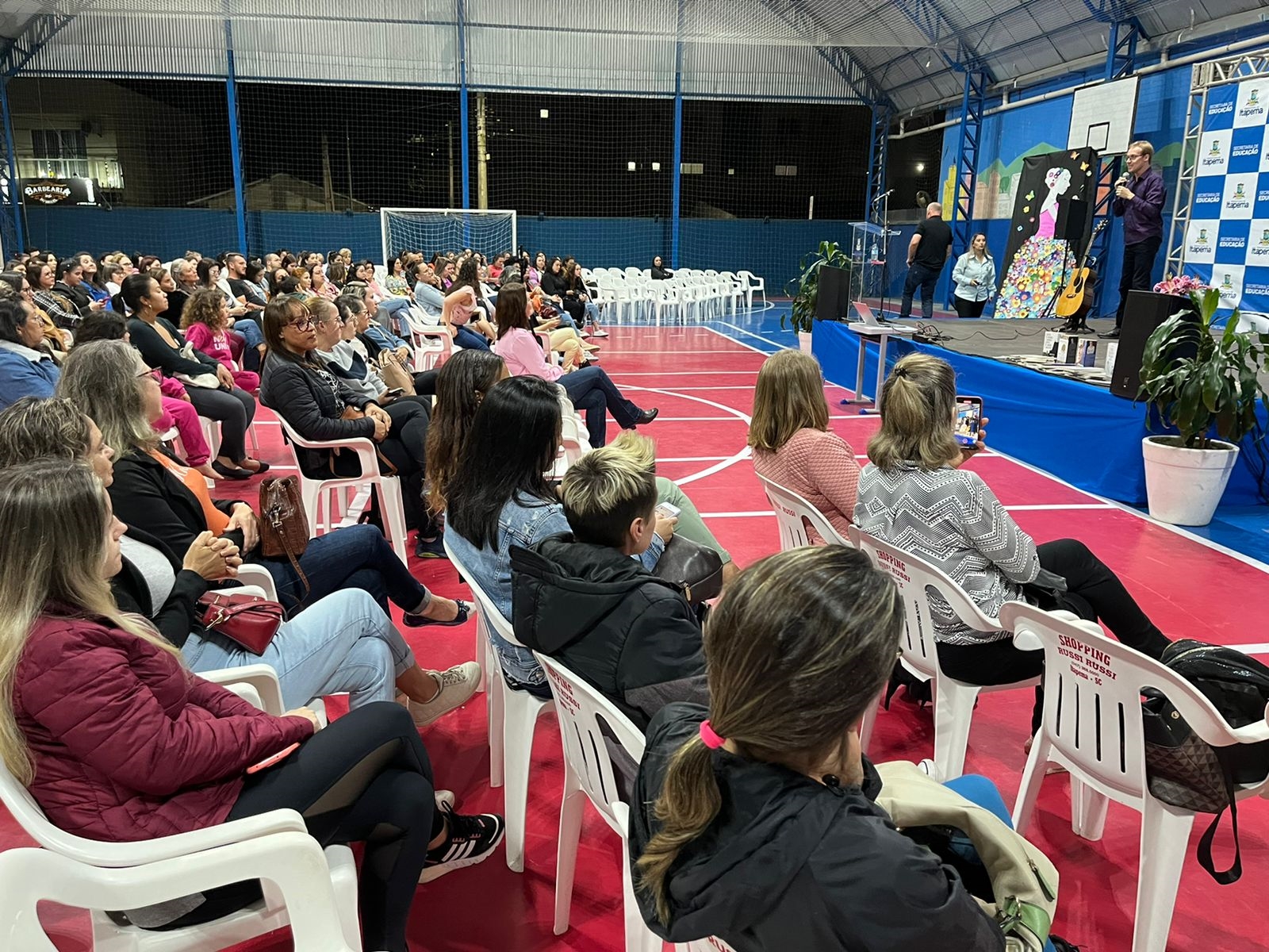 Palestra sobre autismo reúne pais e professores
