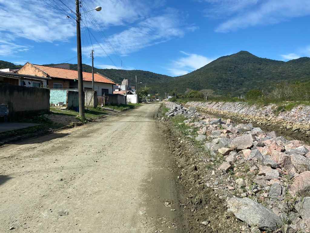 PORTO BELO - Porto Belo assina Ordem de Serviço para obras na Rua dos Samagaias