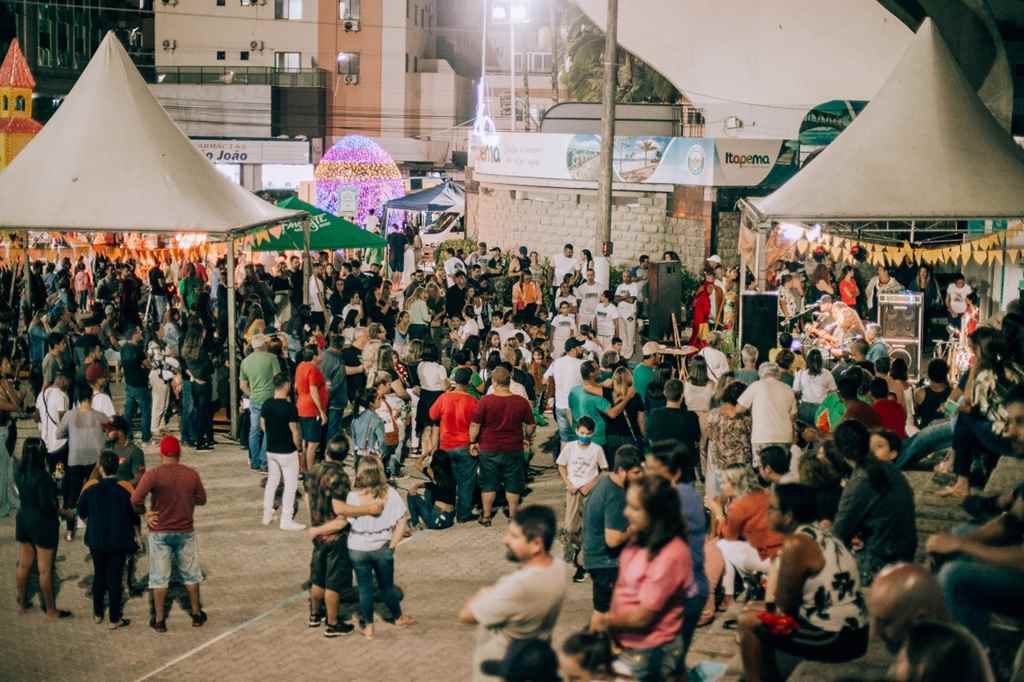 Som&Sol - Música na Rua movimenta a Praça da Paz, em Itapema, neste sábado - Foto: Bárbara Tomasia
