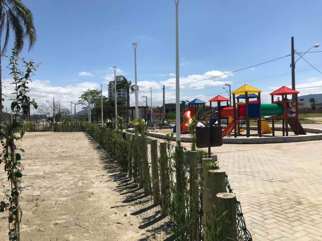 PORTO BELO - Praça com Dog Park é inaugurada em Porto Belo