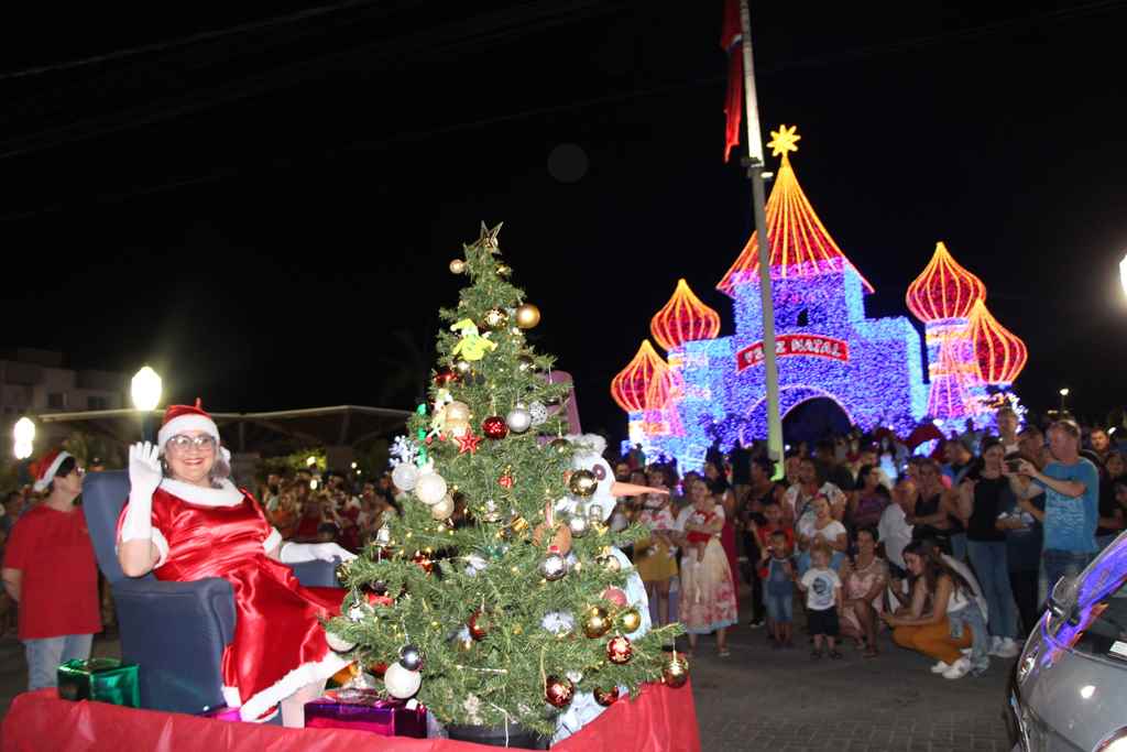 PORTO BELO - Primeira edição do Desfile de Natal é sucesso em Porto Belo