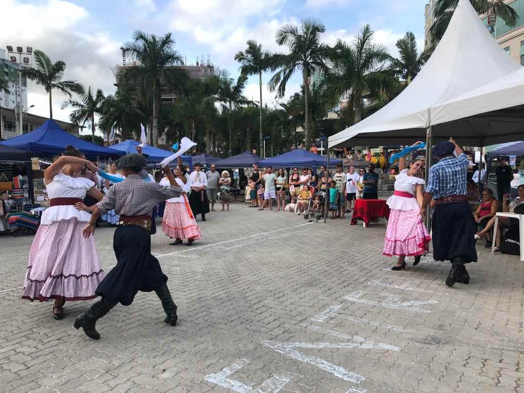 Feira Arte & Encantos levou cultura e diversão à Praça da Paz