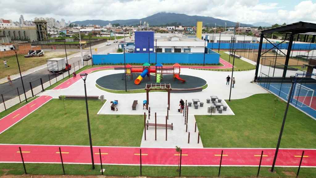 Prefeita Nilza Simas inaugura Centro Esportivo e Mobilizador de Arte do Bairro Morretes