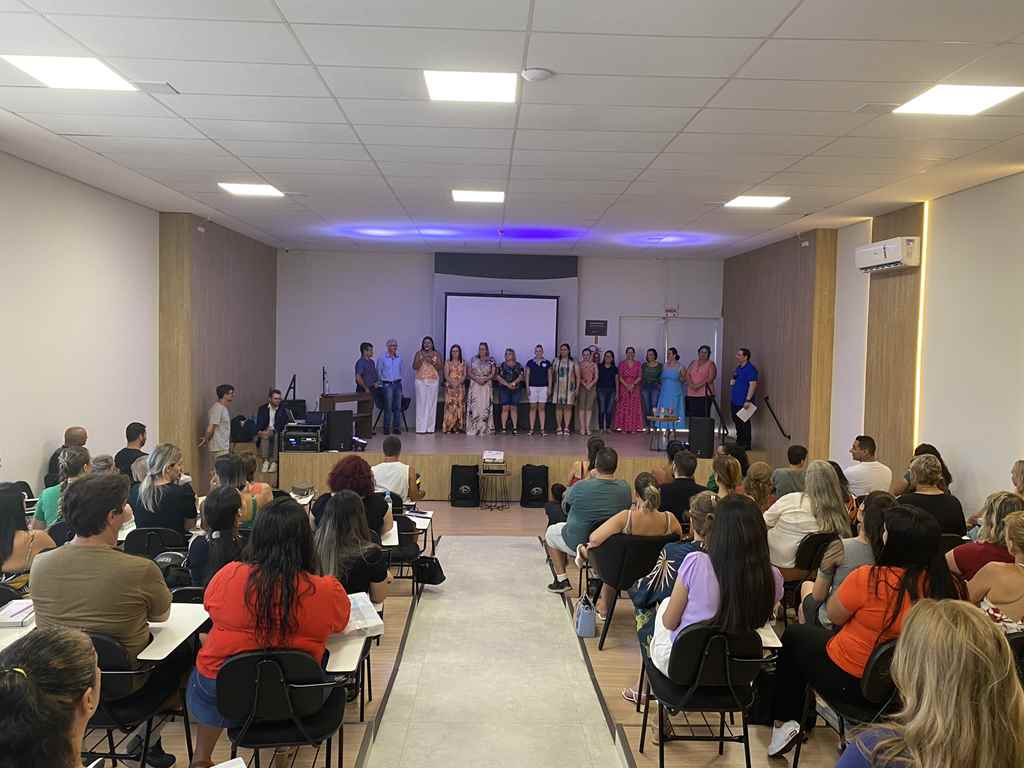 PORTO BELO - Professores da Rede Municipal de Ensino iniciam Ano Letivo em Porto Belo