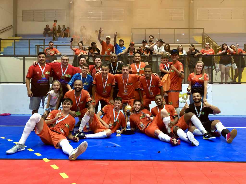 Jogos disputados e apoio da torcida marcam final da Copa Empresarial de Futsal Livre