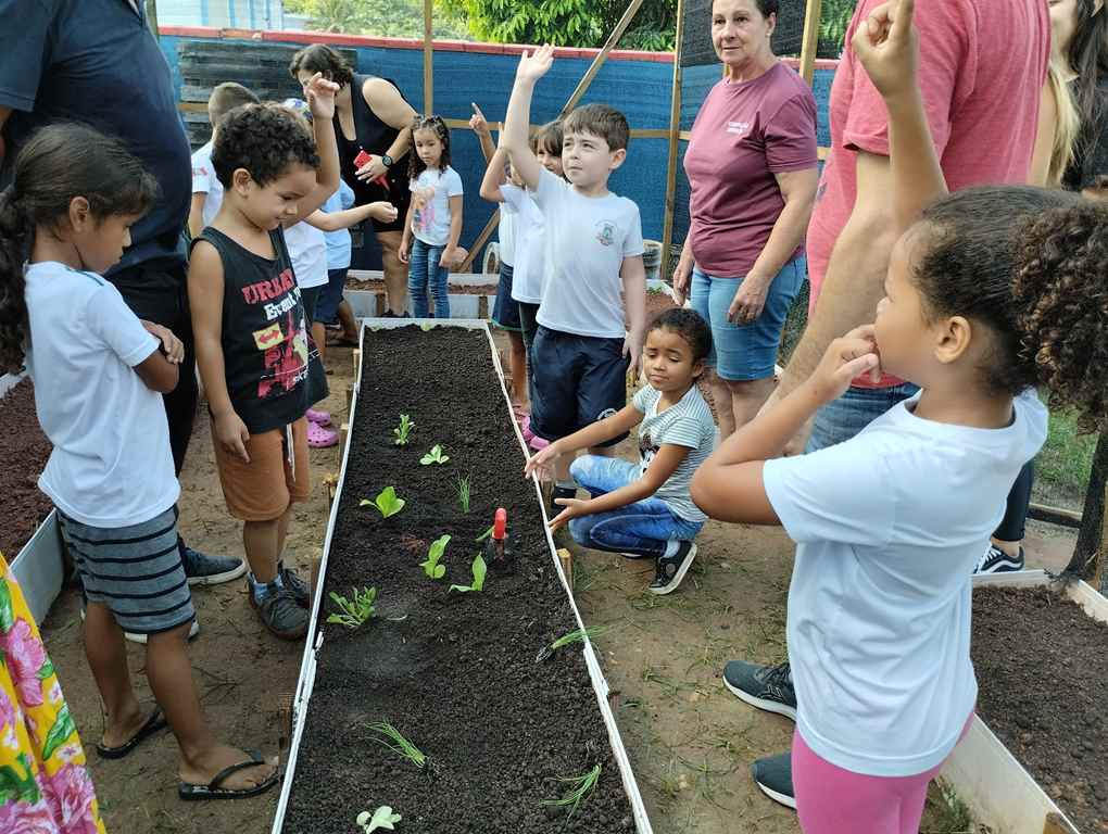 PORTO BELO - Porto Belo dá início à Horta Escolar no NDI Lauro Prado