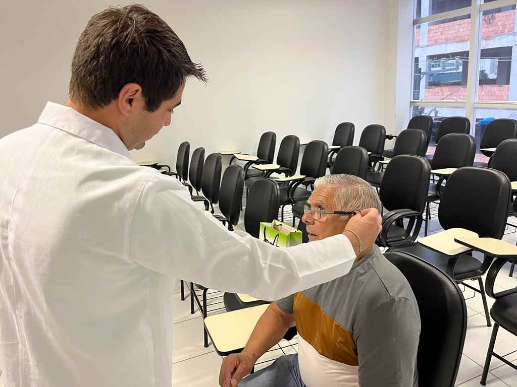 Mais 20 pacientes são contemplados no Programa Ouvir Bem