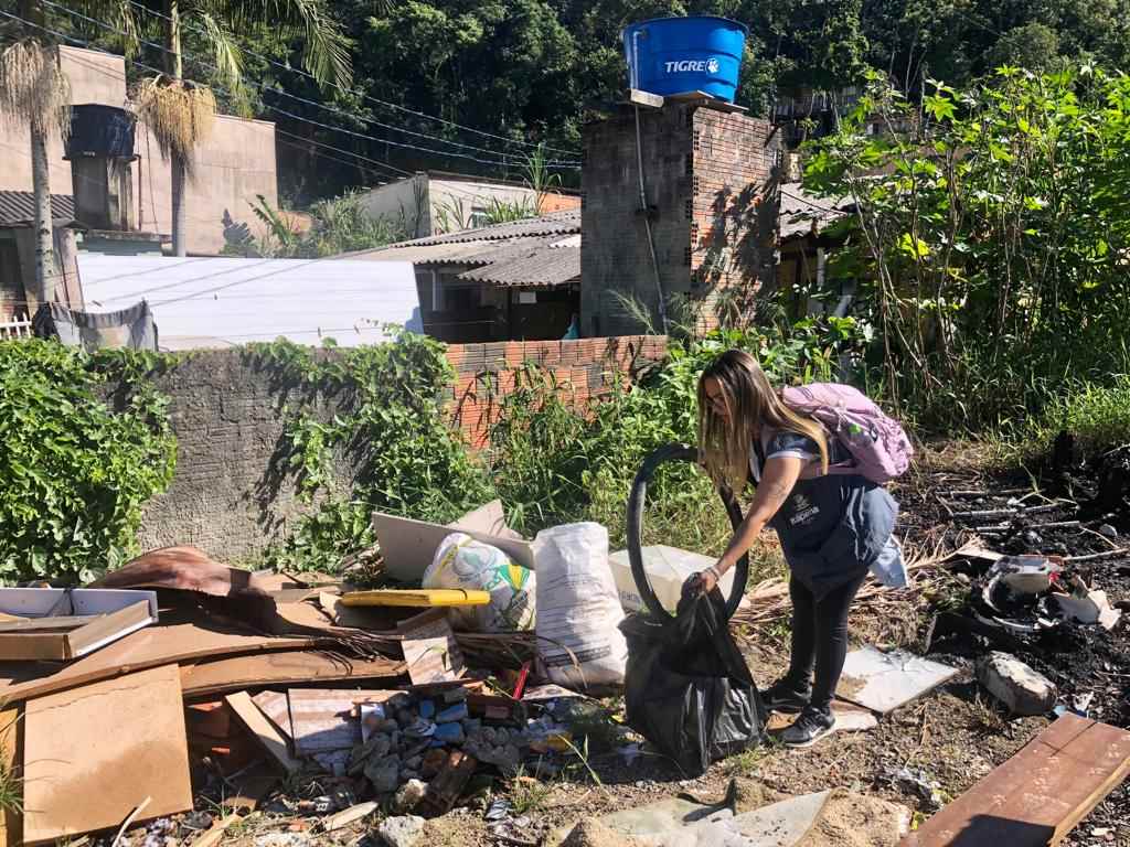 Saúde intensifica ações contra a dengue com mutirões de limpeza nos bairros