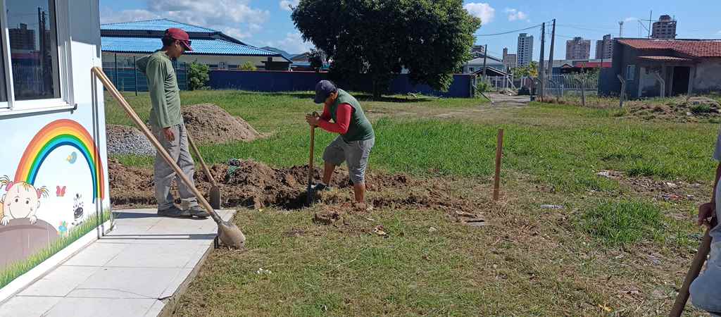 PORTO BELO - Porto Belo inicia obras para aumento dos muros no NDI Eliete Sebastiana dos Santos