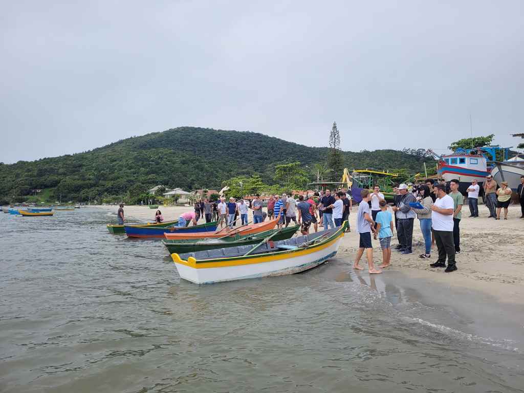 PORTO BELO - Primeiro Encontro de Pescadores de Porto Belo reúne a classe para um dia de jogos