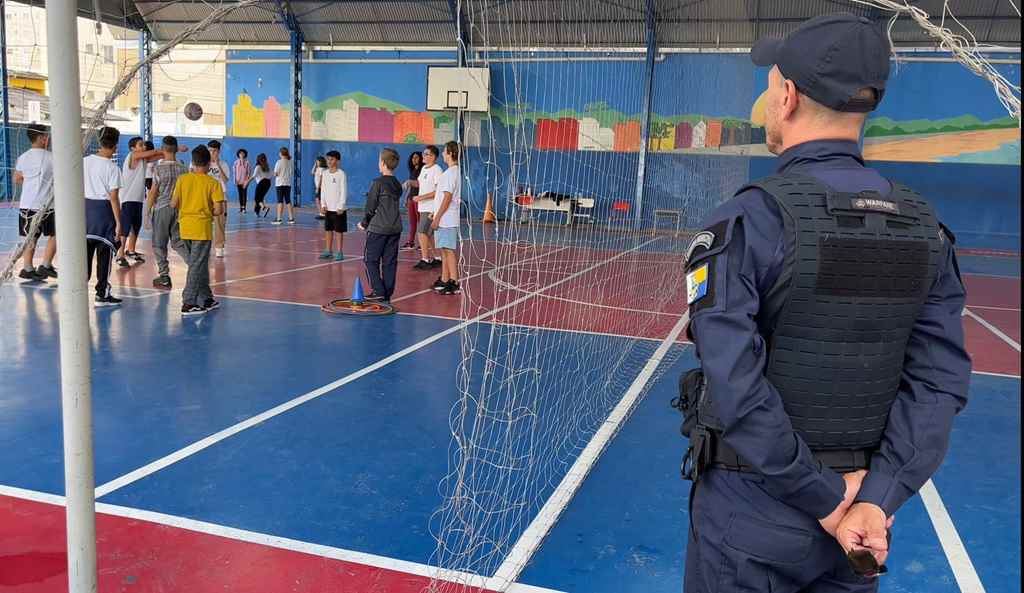 Programa Escola Segura leva Guardas Municipais para as escolas em Itapema