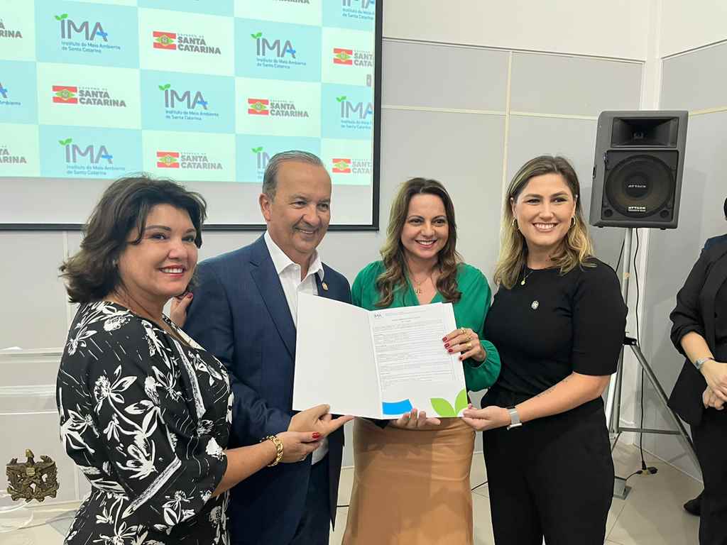 Prefeita Nilza Simas recebe Licença Ambiental de Instalação (LAI) do Píer da Foz do Rio Perequê