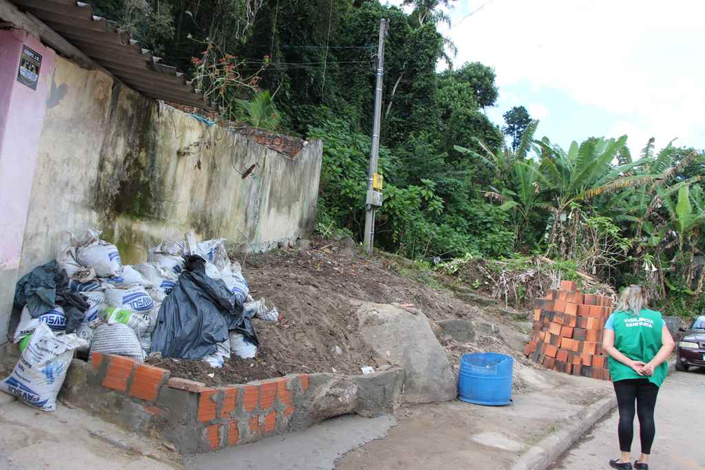 PORTO BELO - Vigilância Sanitária de Porto Belo realiza ações de limpeza em pontos de risco para proliferação da dengue