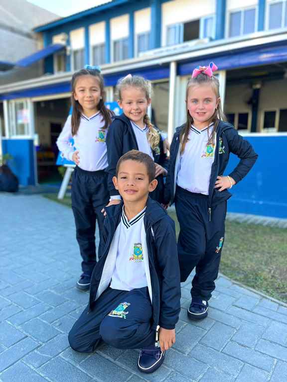 Educação inicia entrega dos kits de uniforme de inverno