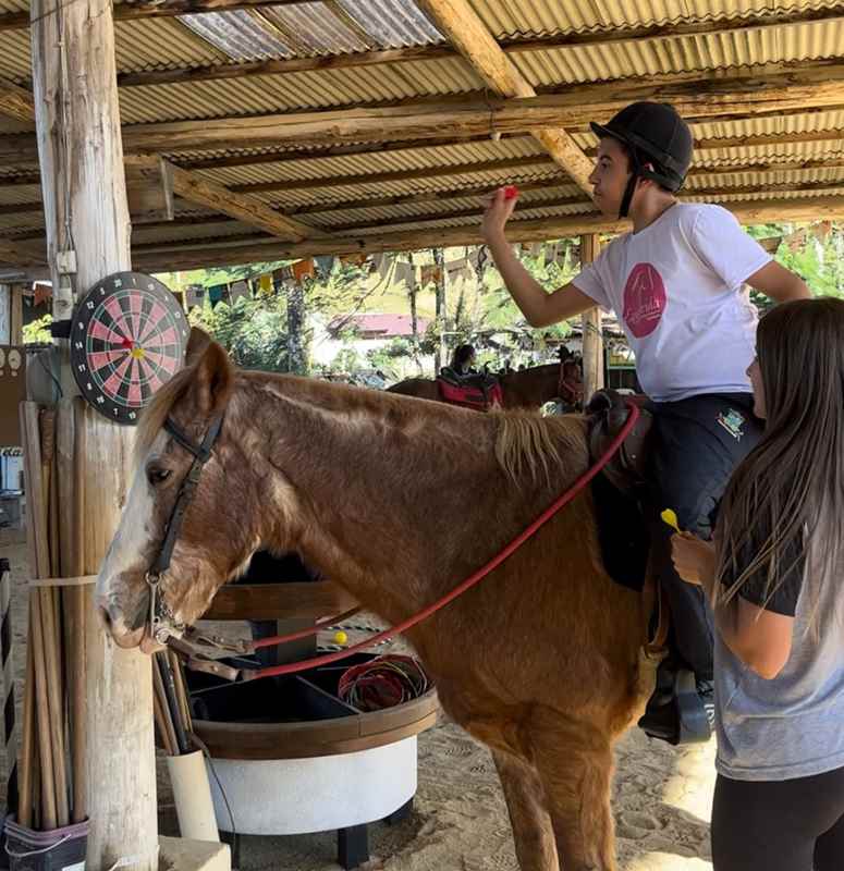 Equoterapia auxilia no desenvolvimento de crianças e adolescentes com necessidades especiais em Itapema