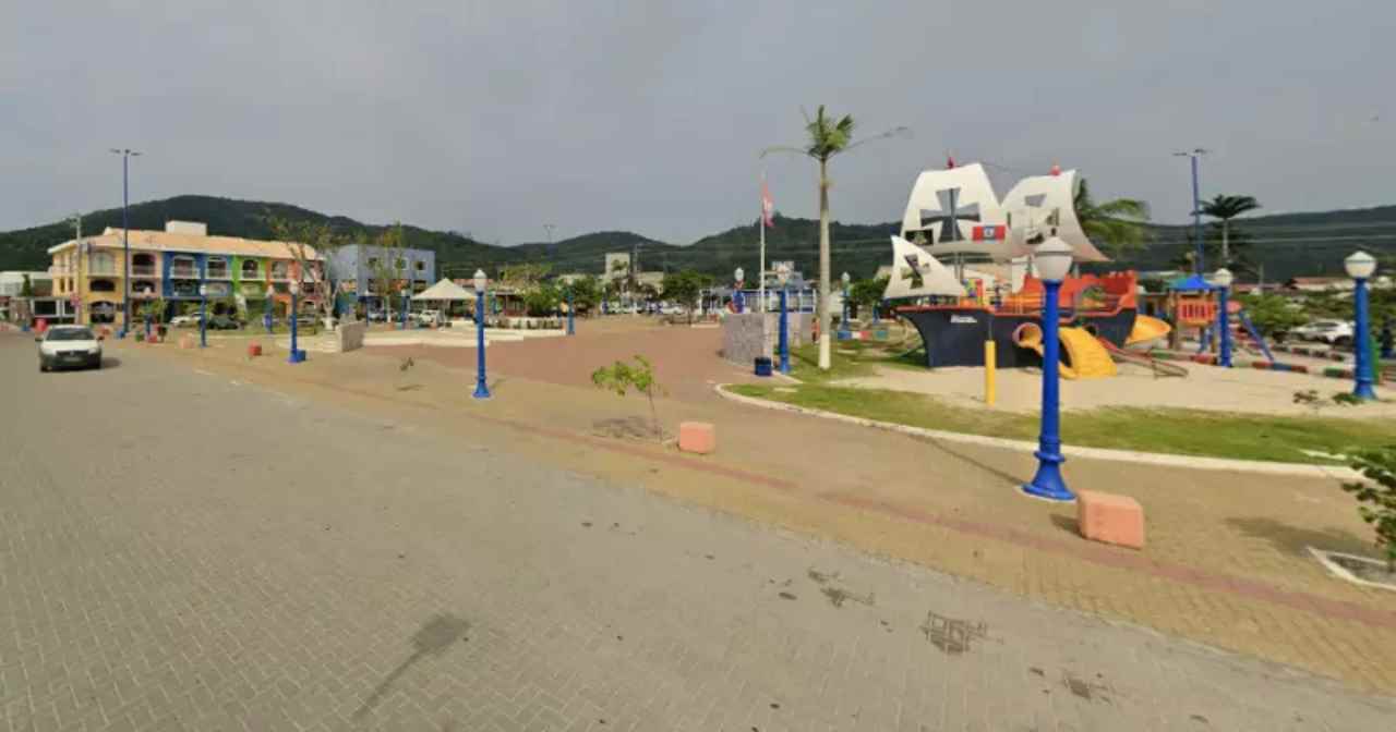Sequestro aconteceu próximo a praça central de Porto Belo – Foto: Google Street View/Reprodução/ND