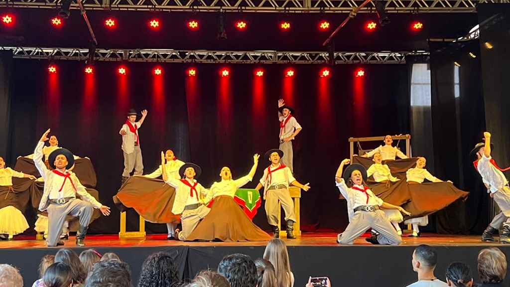 Tropeiros do Litoral é premiado no 40°Festival de Dança de Joinville