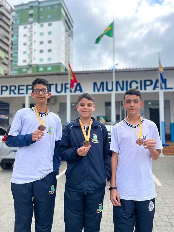 Alunos da Rede Municipal de Itapema recebem medalha da 17ª Olimpíada Brasileira de Matemática das Escolas Públicas (OBMEP)