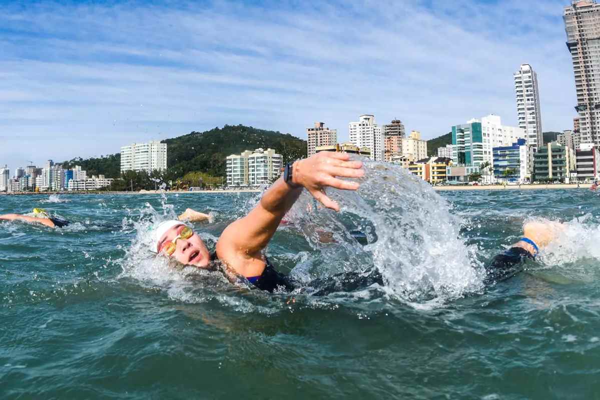 Beatriz Trancoso conquistou o título do Circuito de Maratona Aquática de Itapema – Foto: Divulgação/ND