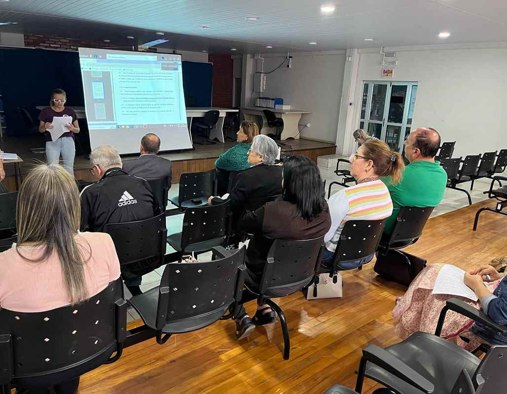 Candidatos a Conselheiro Tutelar participam de reunião