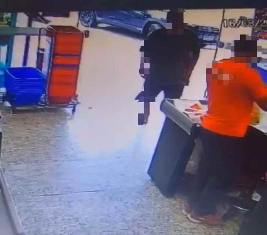 Homem tentou atacar funcionário do mercado – Foto: Guarda Municipal/Reprodução