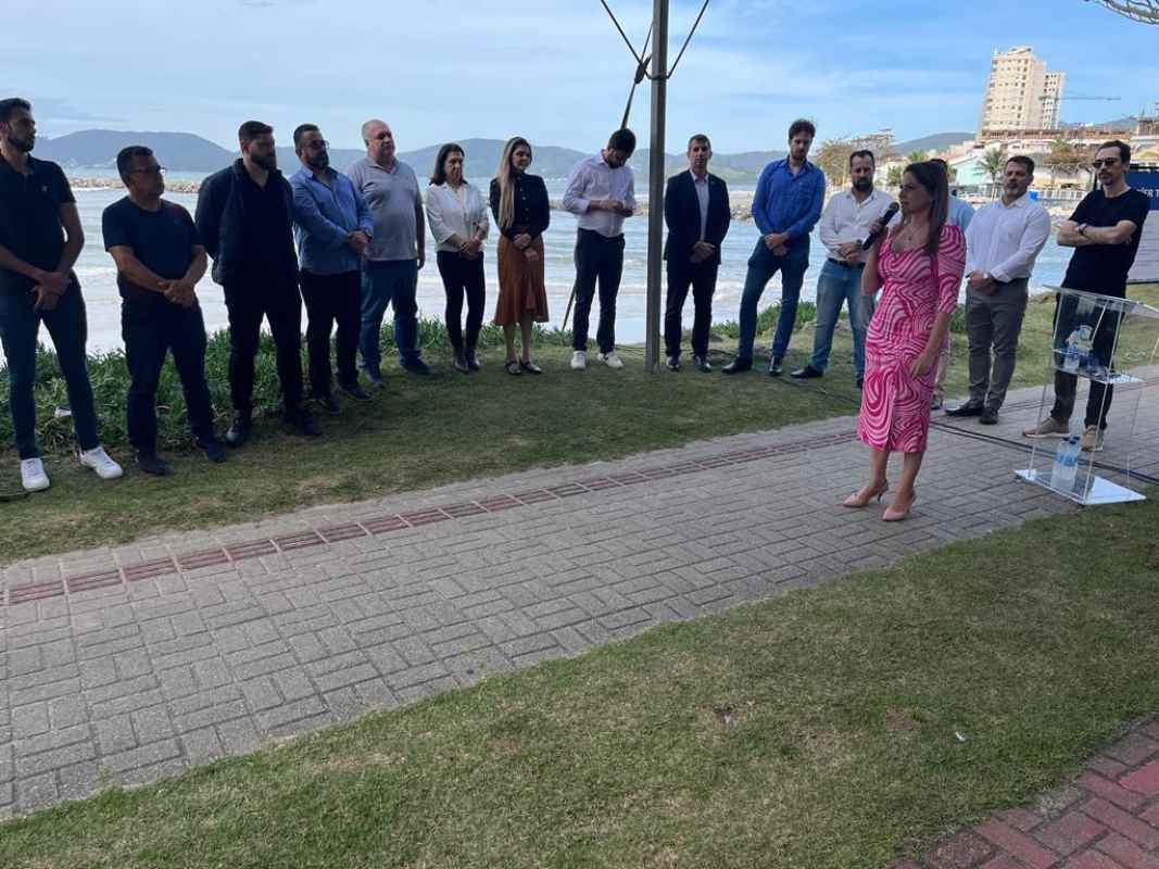 Prefeita Nilza Simas assina ordem de serviço para as obras do Píer Turístico do Rio Perequê