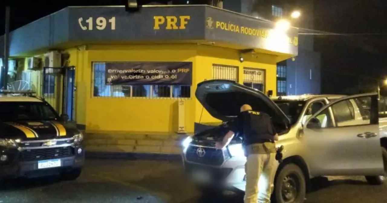 Veículo estava com placas falsas e chassi adulterado – Foto: PRF/Reprodução/ND