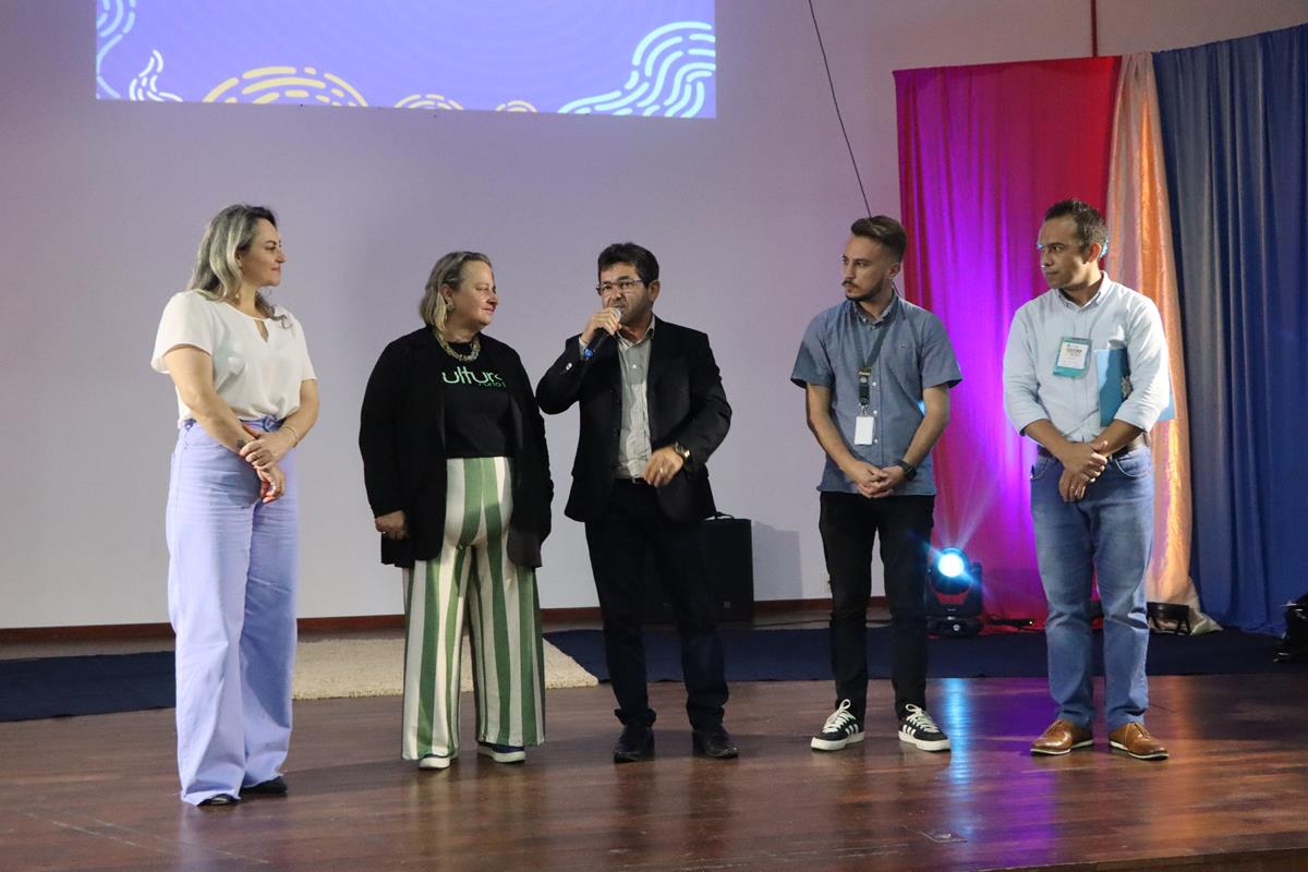 PORTO BELO - Porto Belo sedia 1ª Conferência Intermunicipal de Cultura