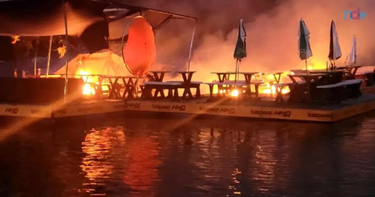 Bar flutuante no Caixa d'Aço, em Porto Belo, é completamente destruído por incêndio - Corpo de Bombeiros/Reprodução
