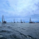 Corrida no mar: veleiros disputam regata ao redor da Ilha de Porto Belo neste sábado - Foto: Divulgação