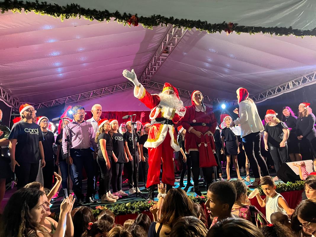 PORTO BELO - Porto Belo Celebra a chegada do Natal com brilho e alegria