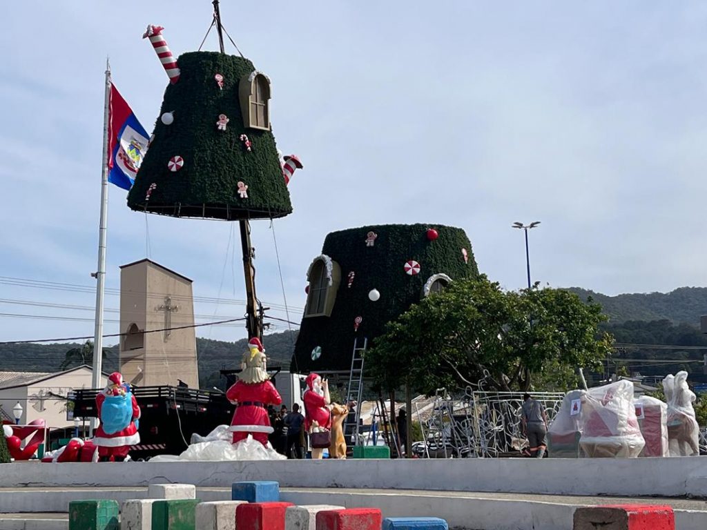 PORTO BELO – Porto Belo dá início à montagem das decorações para o Natal