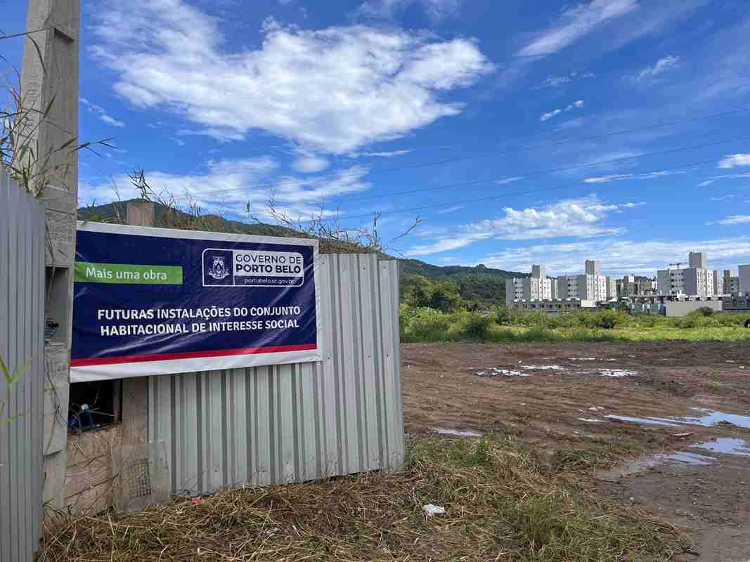PORTO BELO - Governo de Porto Belo dá início à preparação do espaço onde serão construídas as Casas Populares